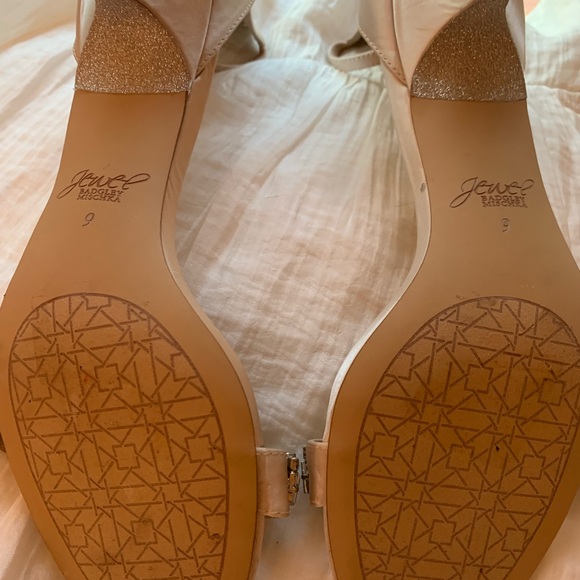 NWOB Badgley Mischka jeweled Dash Kitten heel in champagne - Picture 4 of 9